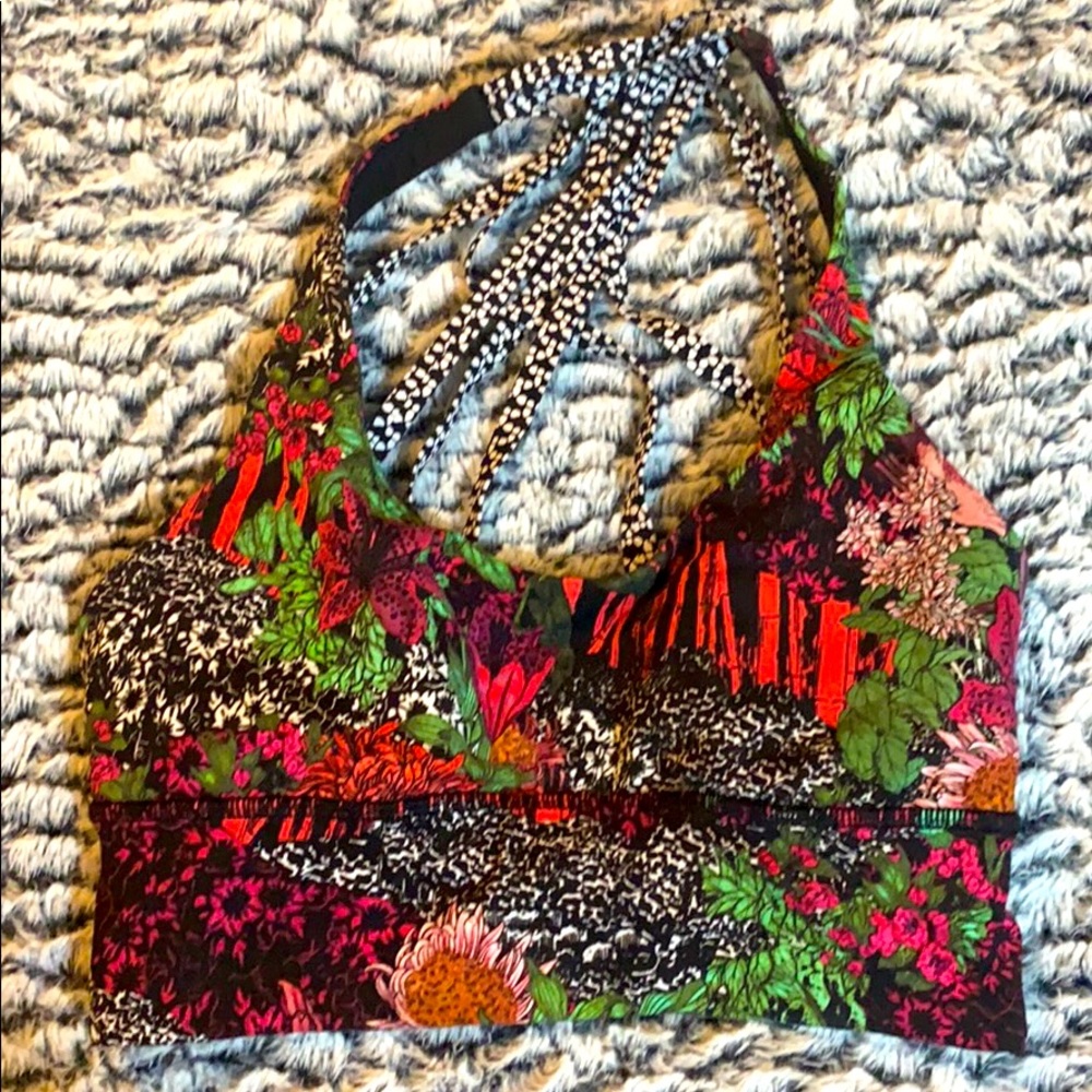 Lululemon sports bra